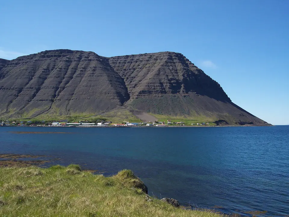 Bíldudalur ved Arnarfjörður, sett fra øst