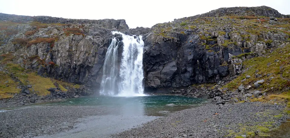 Foss ved veien mot Bíldudalur