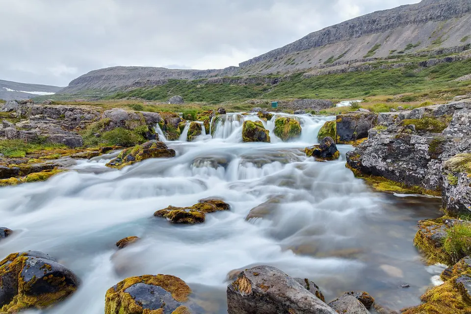 De nedre fossene i elva Dynjandisá