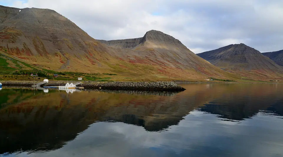Speilblank Önundarfjörður ved Flateyri