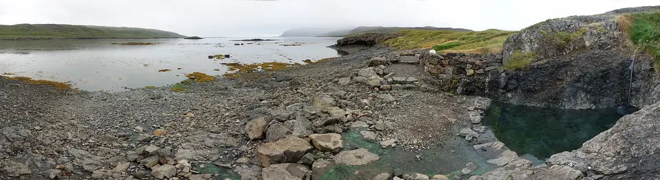 Den varme kilden Hellulaug ved Flókalundur