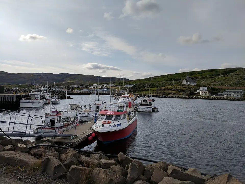 Bateaux dans le port de Hólmavík