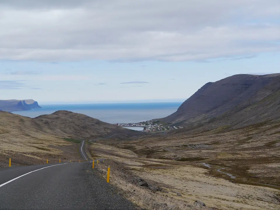 Patreksfjörður sett innover fjorden