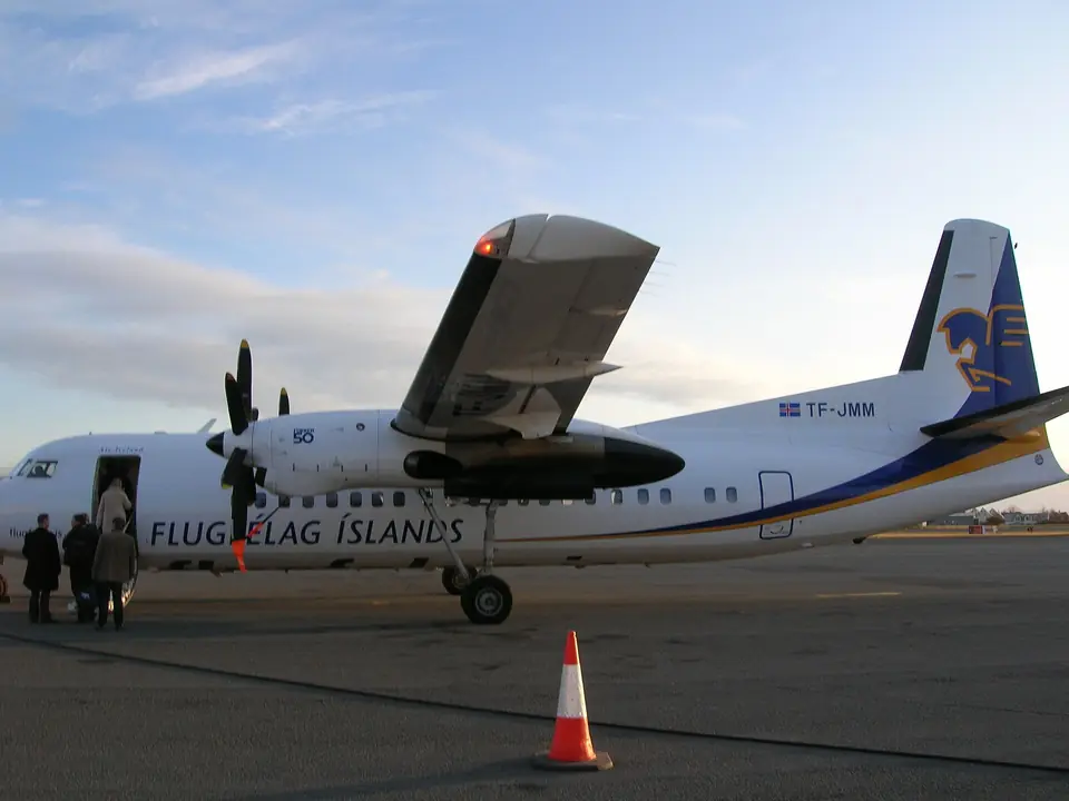Inlandsflugzeug auf dem Flughafen Reykjavík
